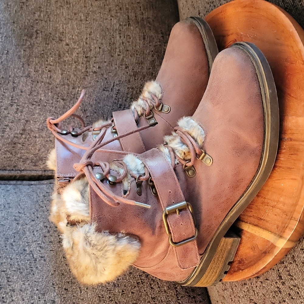 Torrid size 9.5 brown boots
